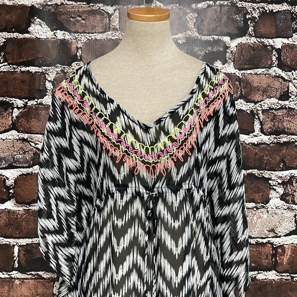 Miken Coverup Womens XL Black White NWT Zig Zag Pattern Embroidered Sheer Poncho - Picture 6 of 16